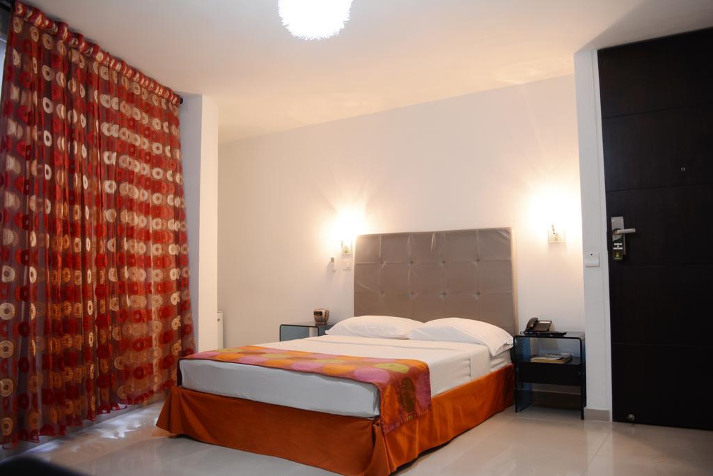 Hotel Calima Real ภายนอก รูปภาพ